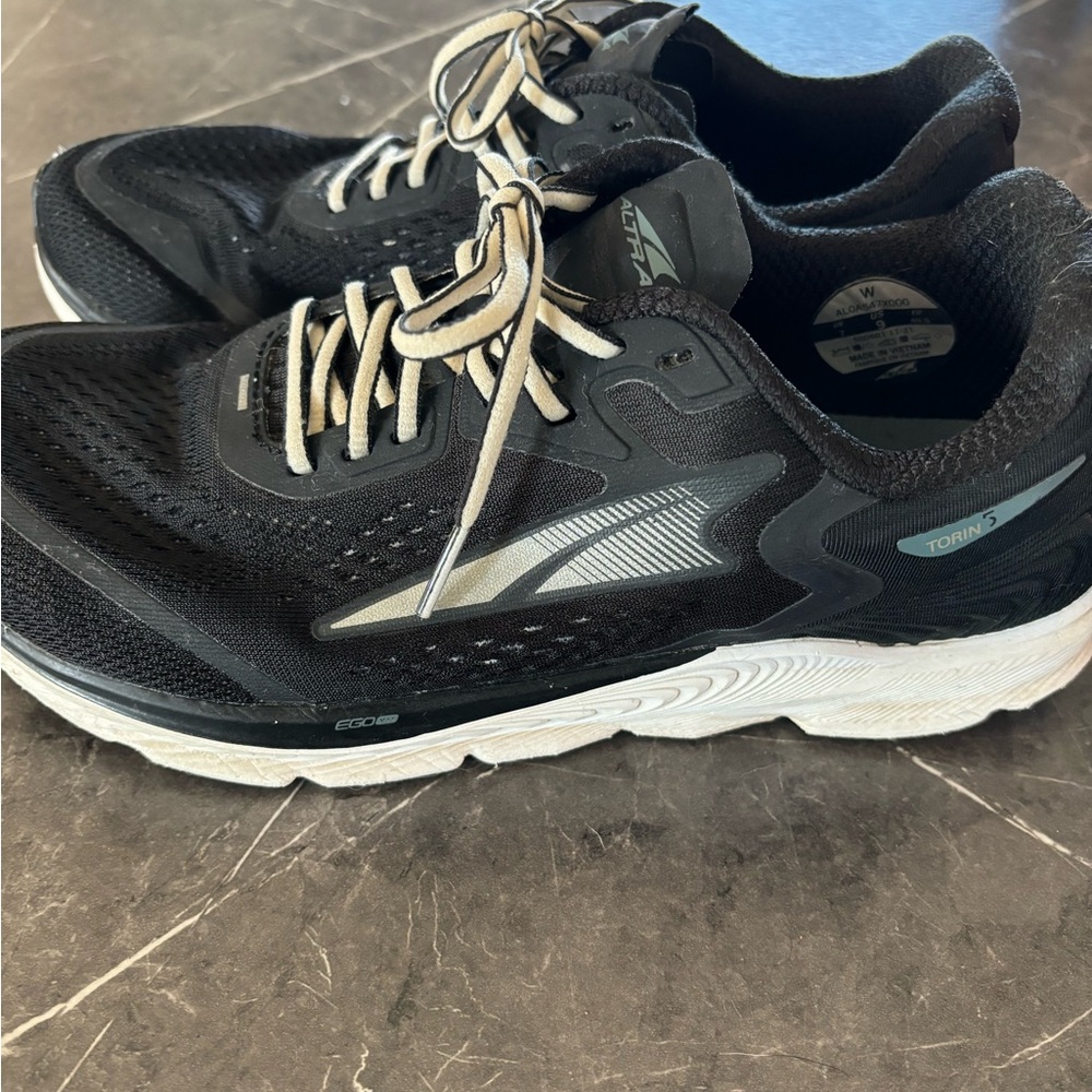 EUC Women’s Size 9 Altra Torin 5 Shoes.